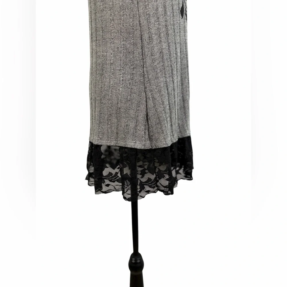 Vocal Embellish Boho Gray & Black Lace Hi-Lo Tunic Top Size L - Whimsigoth Style - Picture 5 of 9